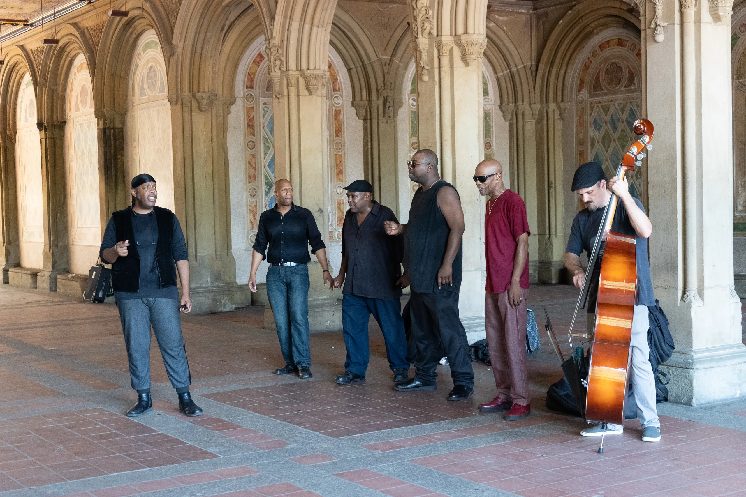 Musiker spielen unter den Arkaden der Bethesda Terrace